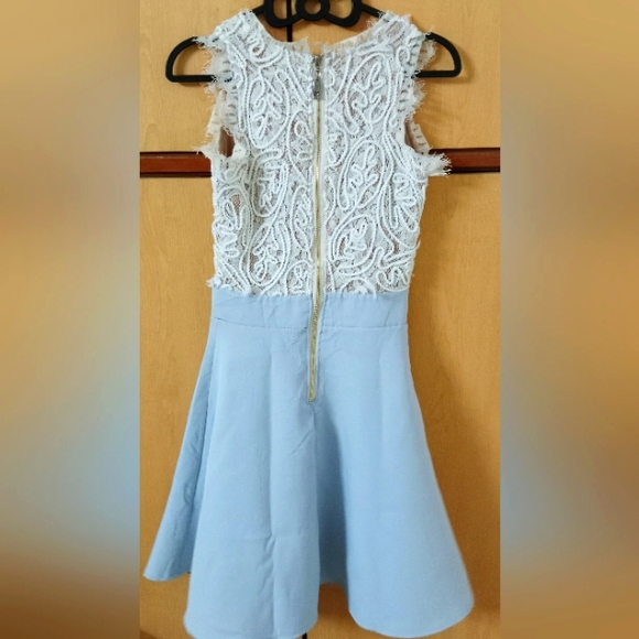 Beautiful dress - Picture 4 of 5